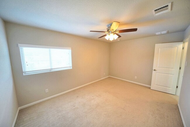 Building Photo - Beautiful Rental in Converse! Realtor Comm...