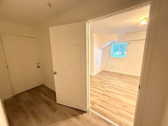 Building Photo - 8027 Ney Ave