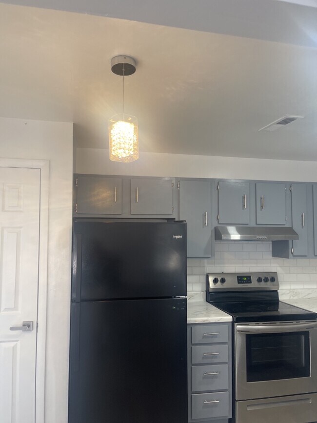 Building Photo - 2705 Lantern Walk SE