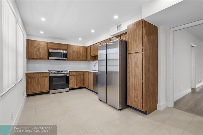 Building Photo - 3930 Oaks Clubhouse Dr