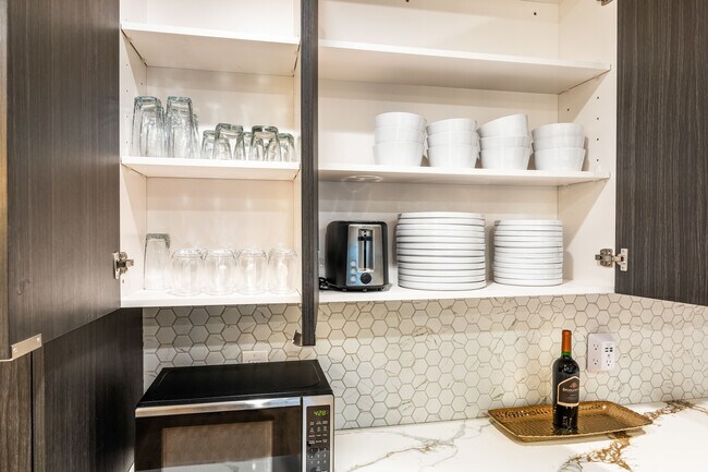 Building Photo - 1400 N Orange Dr