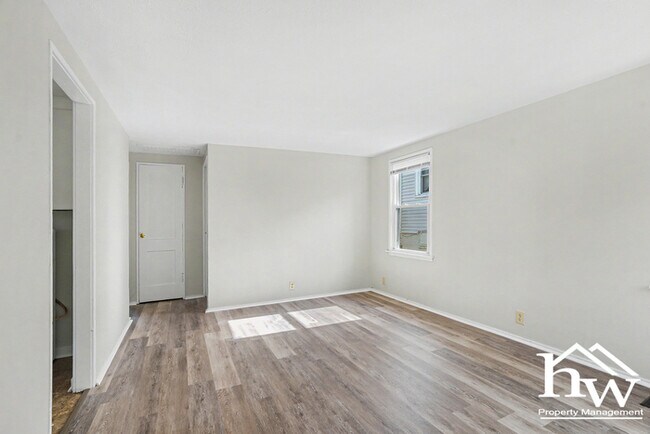 Building Photo - Cute Two Bedroom