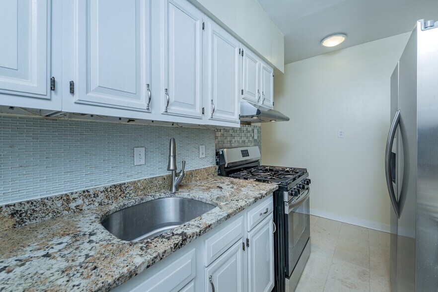 Building Photo - 7515 Buckingham Dr
