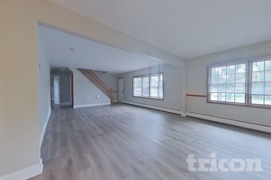 Building Photo - 26 Village Ln