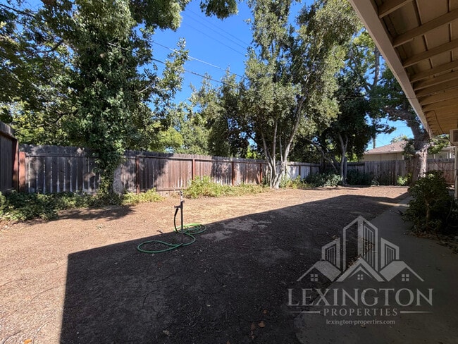 Building Photo - Beautifully Updated, Single-story, 3BD/1.5BA, Home near Tahoe Park!