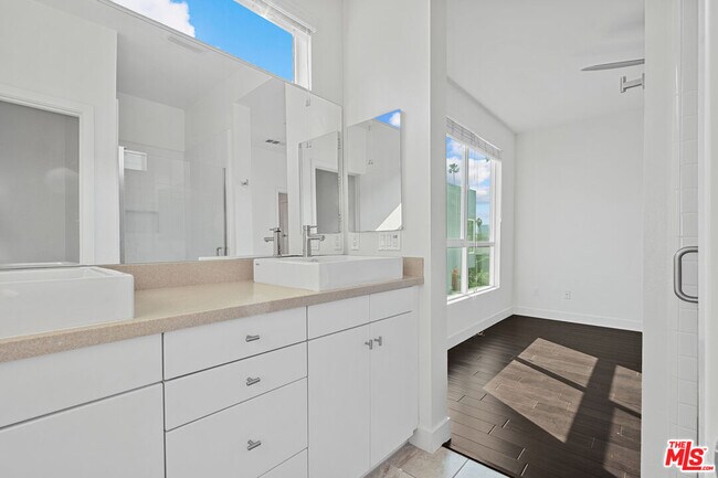 Building Photo - 5637 W Observation Ln