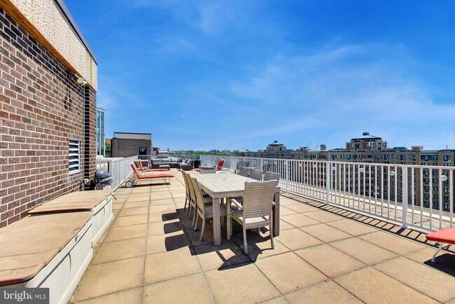 Building Photo - 2501 Calvert St NW