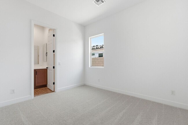 Building Photo - 2942 Manzanilla Ave