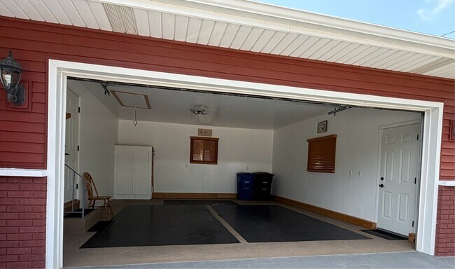 Building Photo - 1203 Oak St