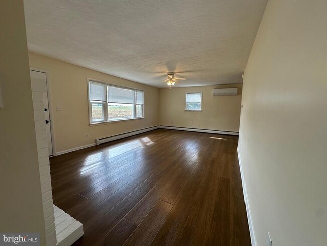 Building Photo - 623 Kriner Rd