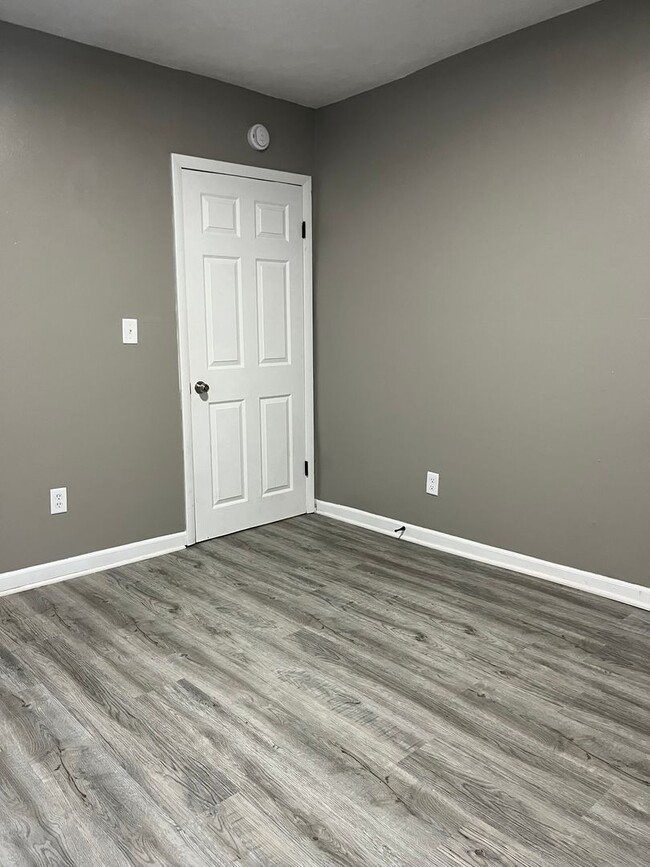 Building Photo - 3 bedroom 1 bath