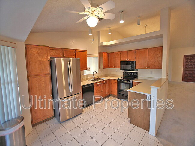 Building Photo - 10345 N 62nd Ave