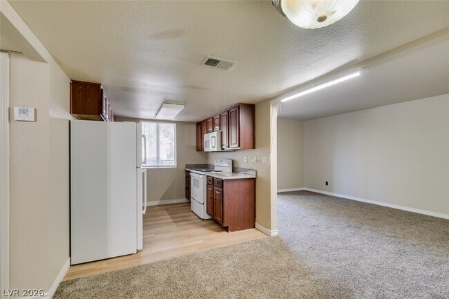 Building Photo - 4450 Sandy River Dr