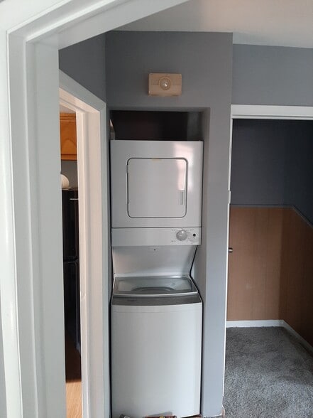 Washer Dryer - 4611 Parkwood Ave