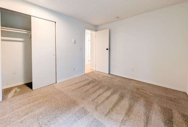 Building Photo - 115 E Jonathan Rd