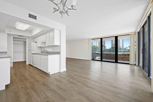 Building Photo - 5480 N Ocean Dr