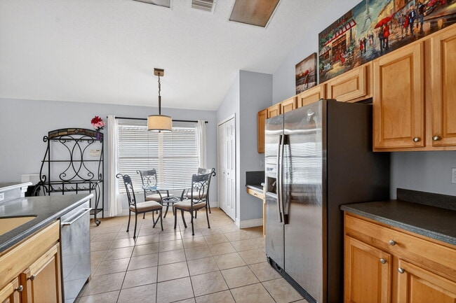 Building Photo - 2725 Pointe Cir