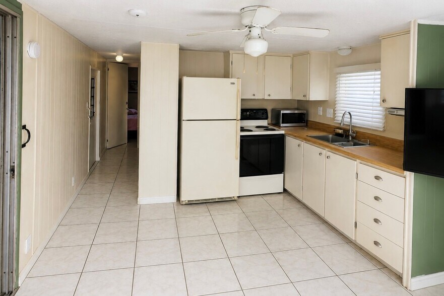 Building Photo - 1601 US-441