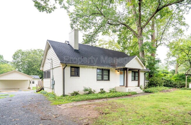 Building Photo - 12013 Idlewild Rd