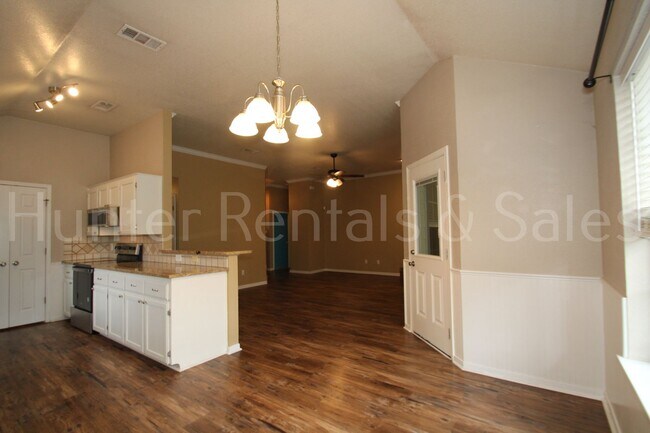 Building Photo - Walker Place Beauty