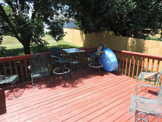 Building Photo - 704 Brookside Dr