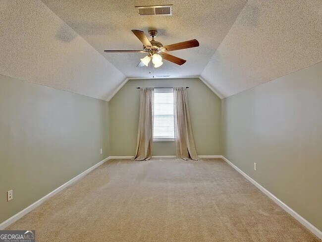 Building Photo - 410 Persimmon Dr
