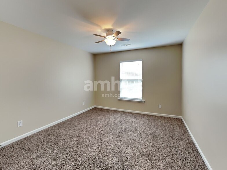 Building Photo - 635 Chadwyck Dr