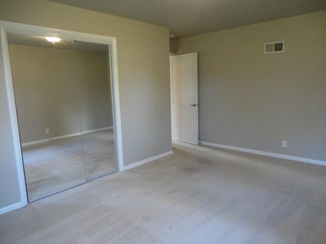 Building Photo - 7422 N Navajo Rd