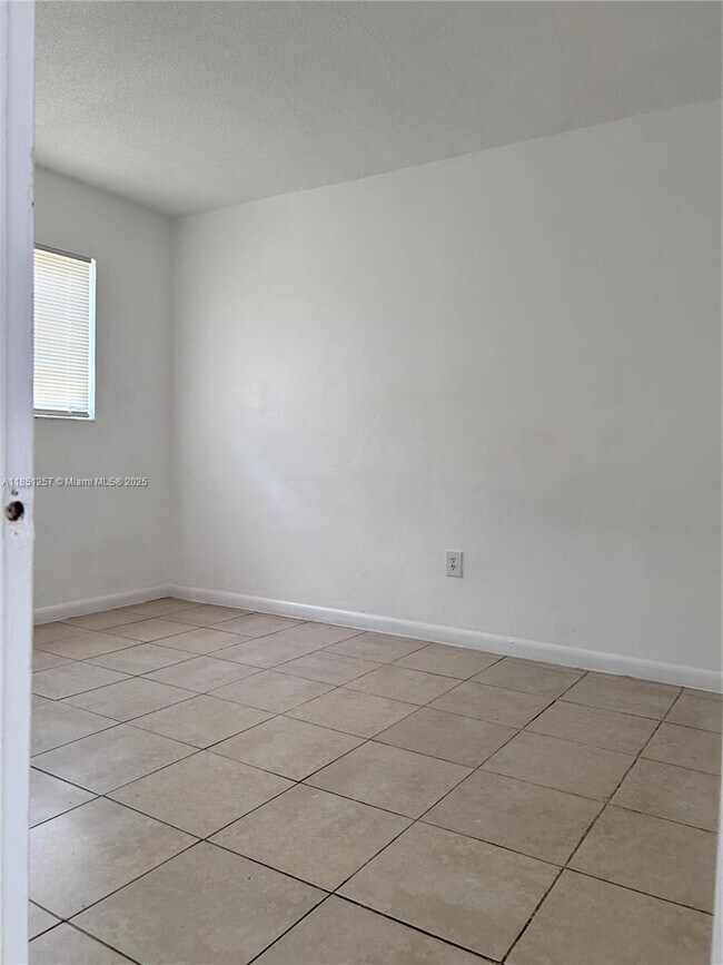 Building Photo - 50 NE 84th St