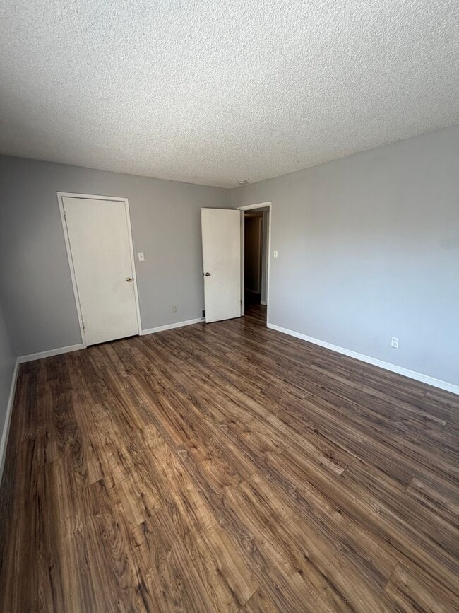 Building Photo - 2 Bedroom Townhouse in Foothill Farms