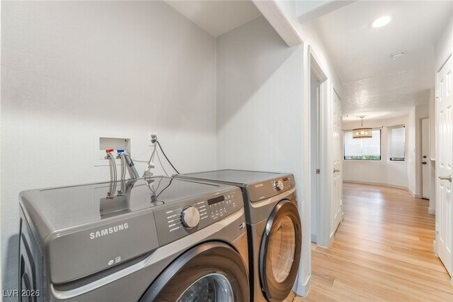 Building Photo - 5004 S Rainbow Blvd