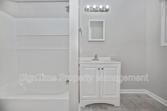 Building Photo - 531 Salem Ave