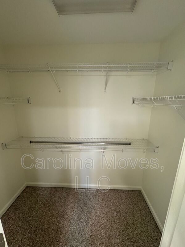 Building Photo - 121 Pine Walk Dr