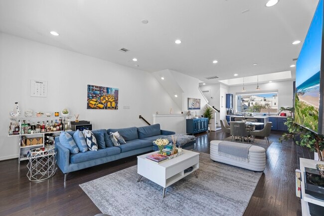 Building Photo - 1925 Shearn St