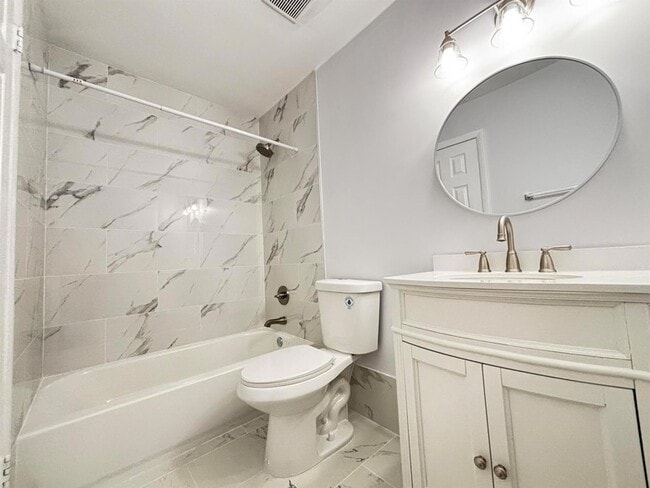 Building Photo - 3919 Wilshire St