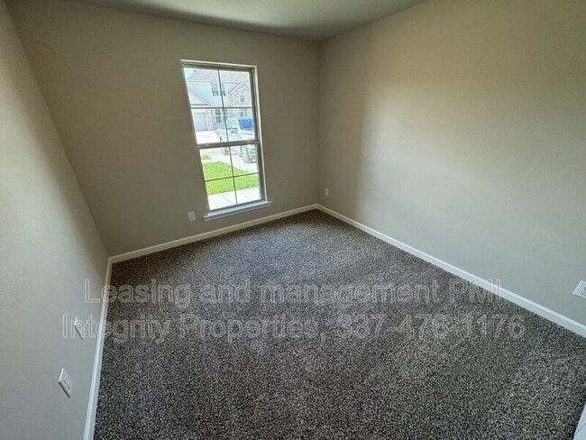 Building Photo - 119 Hill View Drive