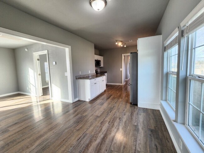 Building Photo - 7642 SW Regional Airport Blvd