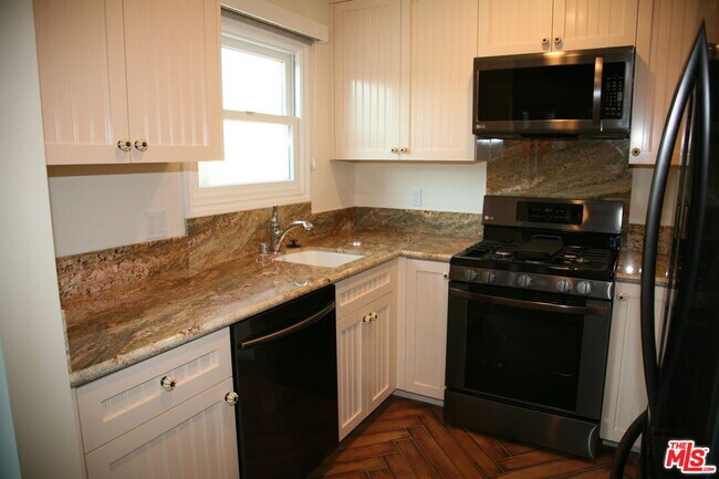 Building Photo - 6621 Nagle Ave