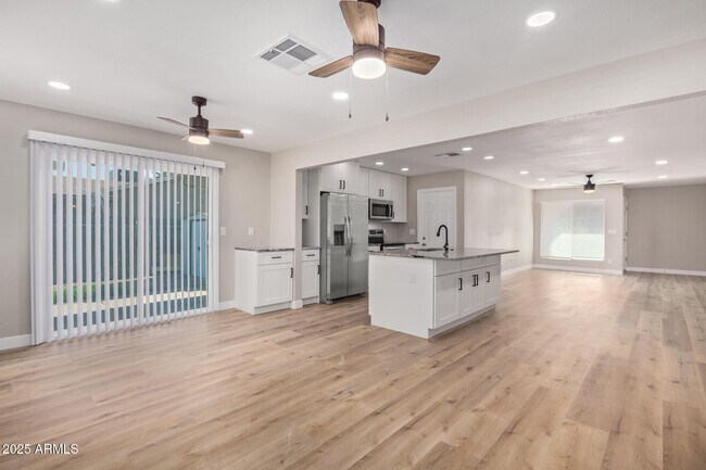 Building Photo - 1747 S Windsor