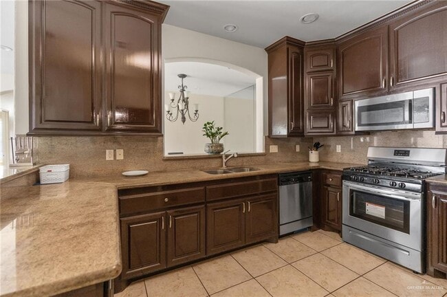 Building Photo - 15 D S St