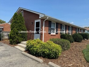 Building Photo - 623-625 Moran Ave