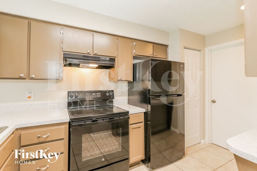 Building Photo - 3919 Summer Pines Dr