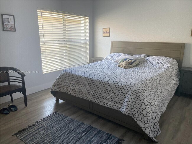 Building Photo - 960 Azure Ln