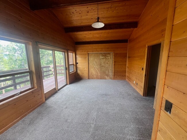 Building Photo - 3137 Ridge Rd