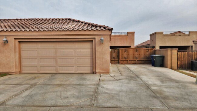 Building Photo - COURTYARD @CIELO VERDE