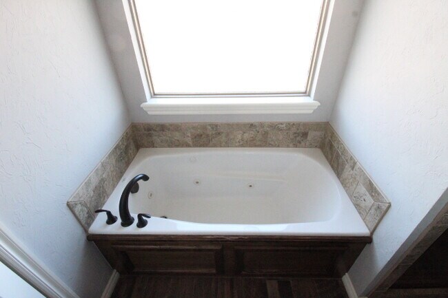 Building Photo - 20659 Landmark Dr