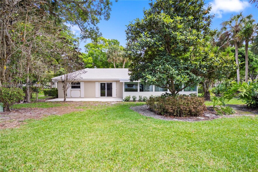 Building Photo - 809 Cypress Blvd