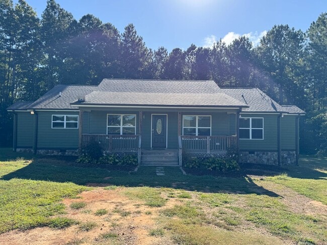 Building Photo - The Home You’ve Been Searching For!
