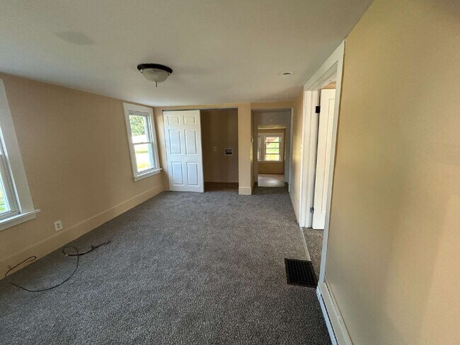 Building Photo - 2 Bedroom Apartment in Caledonia - Available Immediately