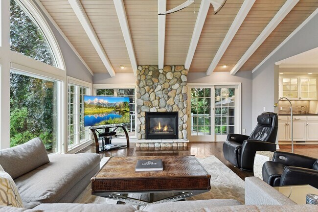 Building Photo - Minnetonka Lakeshore